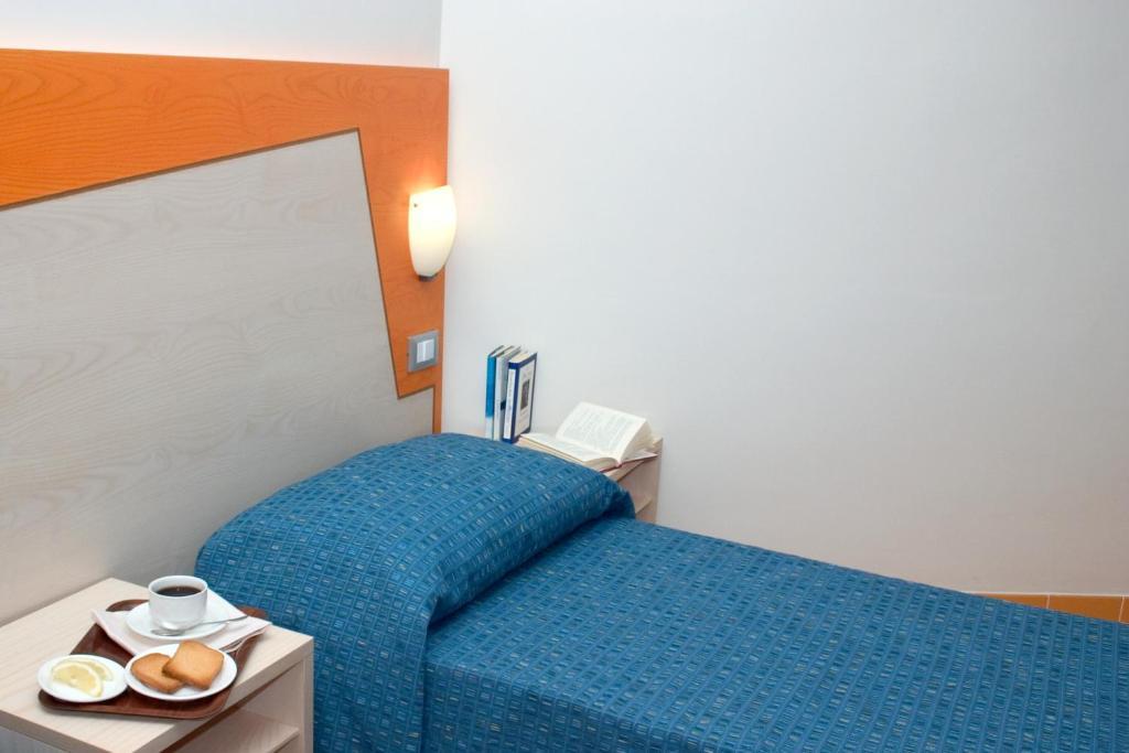 Single Room,308511189:JPEG